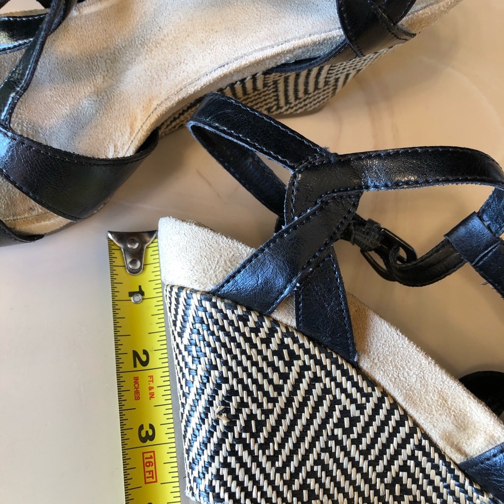 Shoes - Picture 5 of 8